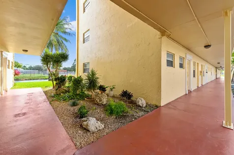 3990 Nw 42nd Avenue Lauderdale Lakes FL 33319