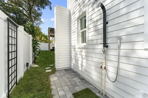 516 Sw Camden Avenue Stuart FL 34994