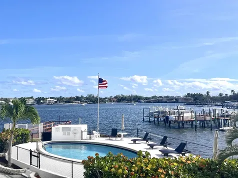 231 E Lantana Road Lantana FL 33462
