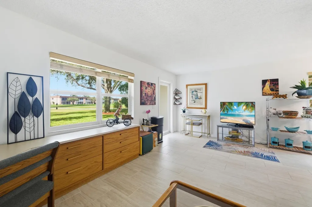433 Flanders J Delray Beach FL 33484