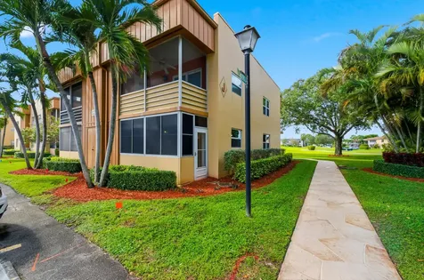 433 Flanders J Delray Beach FL 33484