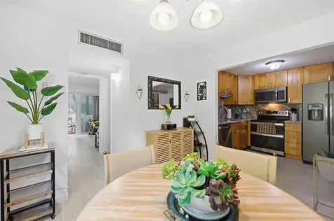 433 Flanders J Delray Beach FL 33484