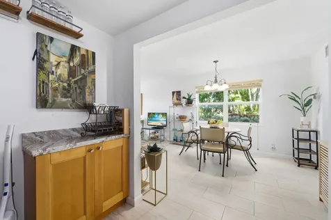 433 Flanders J Delray Beach FL 33484
