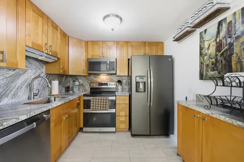 433 Flanders J Delray Beach FL 33484