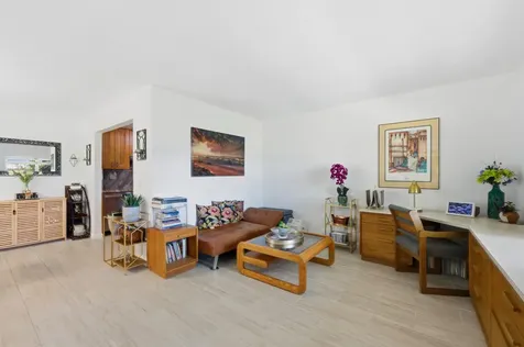433 Flanders J Delray Beach FL 33484