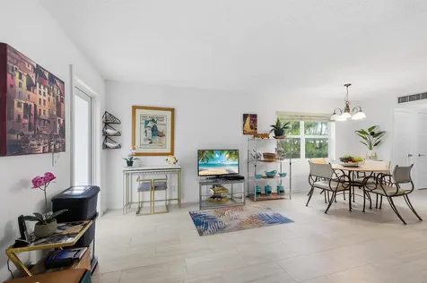 433 Flanders J Delray Beach FL 33484