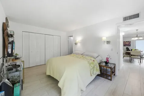 433 Flanders J Delray Beach FL 33484