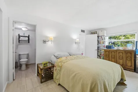 433 Flanders J Delray Beach FL 33484
