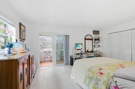 433 Flanders J Delray Beach FL 33484