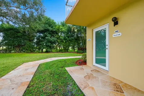 433 Flanders J Delray Beach FL 33484