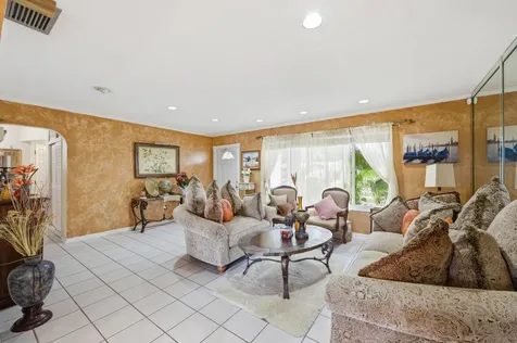 1811 Nw 119th Avenue Pembroke Pines FL 33026