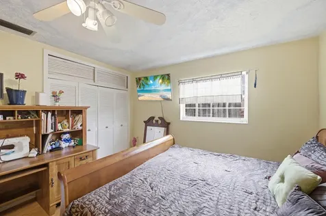 1811 Nw 119th Avenue Pembroke Pines FL 33026