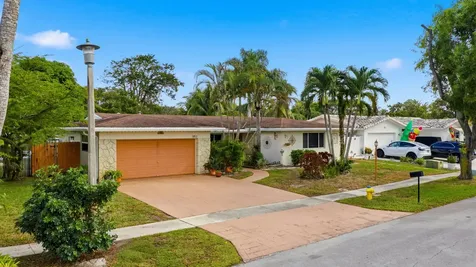 1811 Nw 119th Avenue Pembroke Pines FL 33026