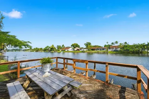 1811 Nw 119th Avenue Pembroke Pines FL 33026