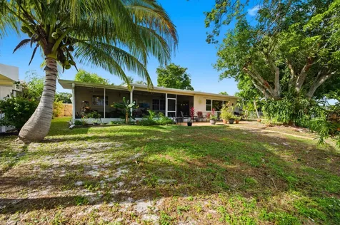 1811 Nw 119th Avenue Pembroke Pines FL 33026