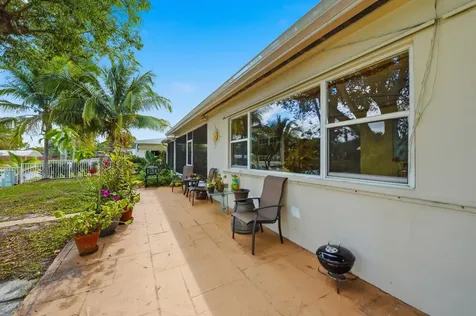 1811 Nw 119th Avenue Pembroke Pines FL 33026
