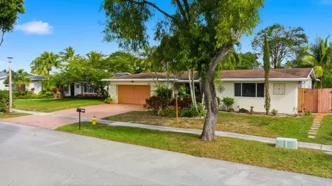 1811 Nw 119th Avenue Pembroke Pines FL 33026