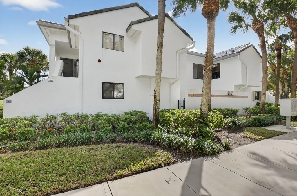 15322 Strathearn Drive Delray Beach FL 33446