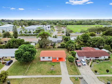 908 Se Hall Street Stuart FL 34994