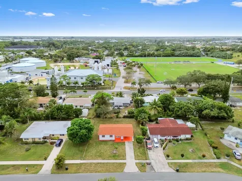 908 Se Hall Street Stuart FL 34994