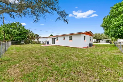 908 Se Hall Street Stuart FL 34994