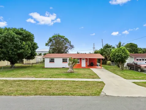 908 Se Hall Street Stuart FL 34994