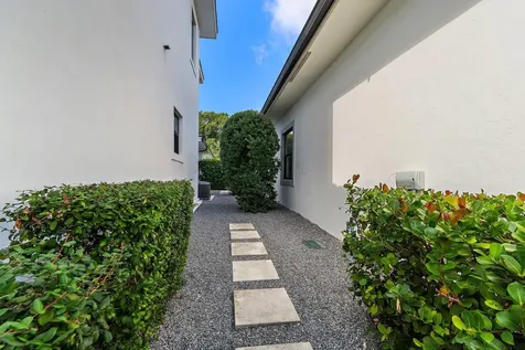 2908 Gin Berry Way West Palm Beach FL 33401