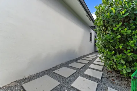 2908 Gin Berry Way West Palm Beach FL 33401