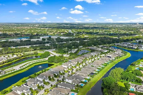 2908 Gin Berry Way West Palm Beach FL 33401