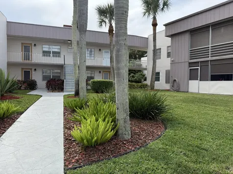 470 Capri J Delray Beach FL 33484