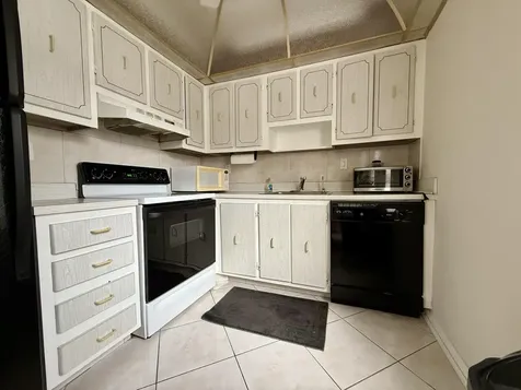 470 Capri J Delray Beach FL 33484