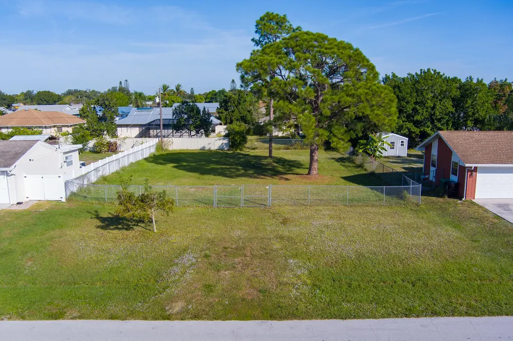 171 SE Dwight Avenue Port Saint Lucie FL 34983