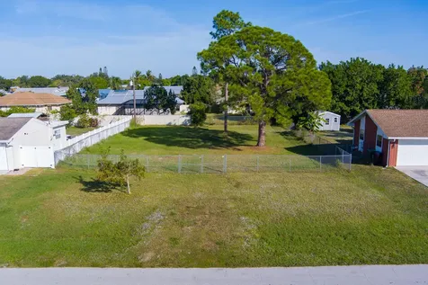 171 SE Dwight Avenue Port Saint Lucie FL 34983