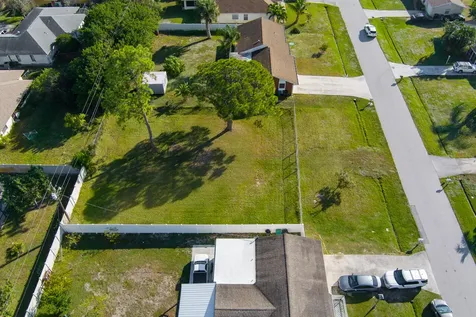 171 SE Dwight Avenue Port Saint Lucie FL 34983