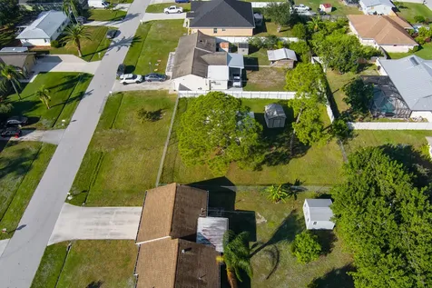 171 SE Dwight Avenue Port Saint Lucie FL 34983