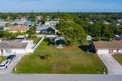 171 SE Dwight Avenue Port Saint Lucie FL 34983
