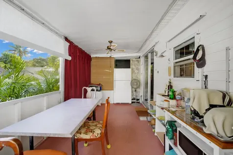 2285 Ne 136th Lane North Miami Beach FL 33181