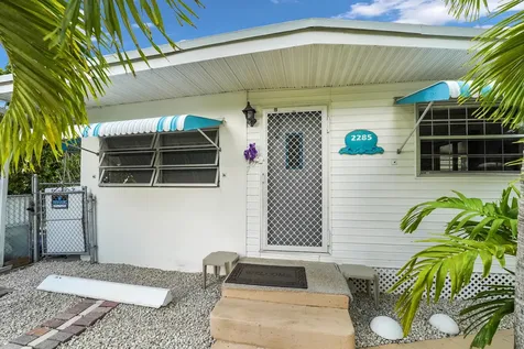 2285 Ne 136th Lane North Miami Beach FL 33181