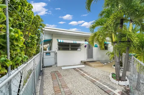 2285 Ne 136th Lane North Miami Beach FL 33181