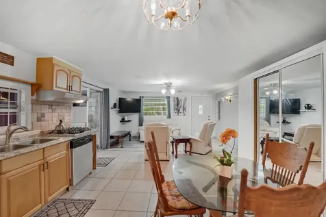 2285 Ne 136th Lane North Miami Beach FL 33181