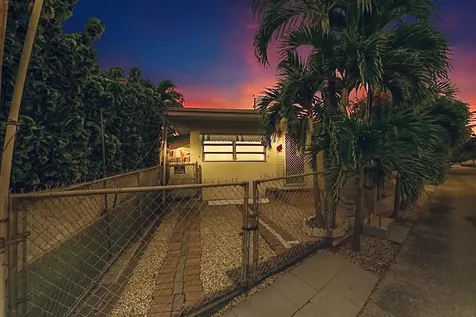2285 Ne 136th Lane North Miami Beach FL 33181