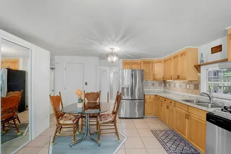 2285 Ne 136th Lane North Miami Beach FL 33181