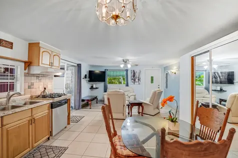 2285 Ne 136th Lane North Miami Beach FL 33181