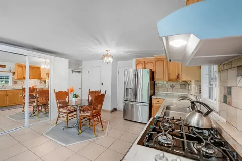 2285 Ne 136th Lane North Miami Beach FL 33181