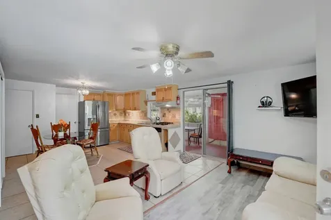 2285 Ne 136th Lane North Miami Beach FL 33181