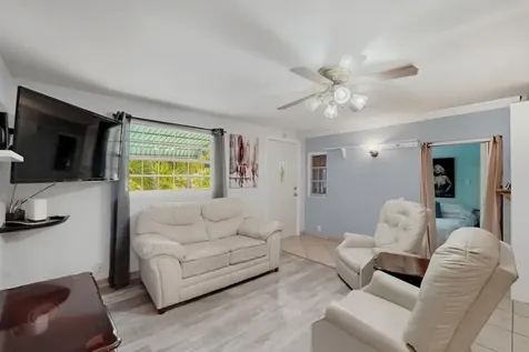 2285 Ne 136th Lane North Miami Beach FL 33181