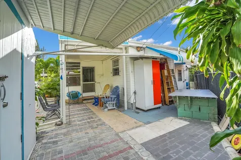 2285 Ne 136th Lane North Miami Beach FL 33181