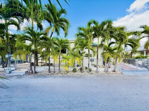 2285 Ne 136th Lane North Miami Beach FL 33181