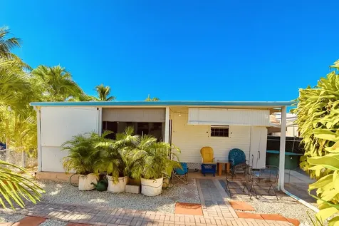 2285 Ne 136th Lane North Miami Beach FL 33181
