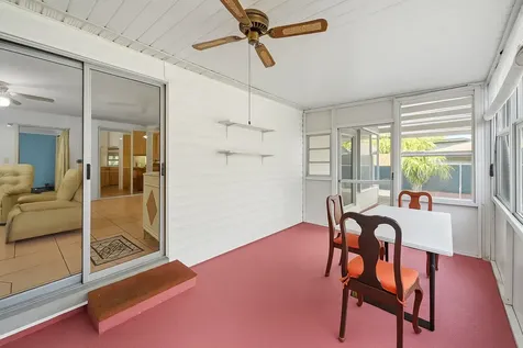 2285 Ne 136th Lane North Miami Beach FL 33181